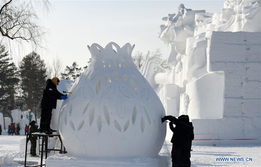 CHINA-HARBIN-SNOW SCULPTURE (CN)