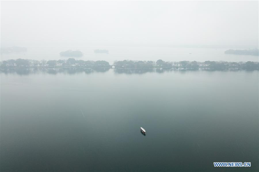 CHINA-ZHEJIANG-HANGZHOU-SNOWFALL (CN)