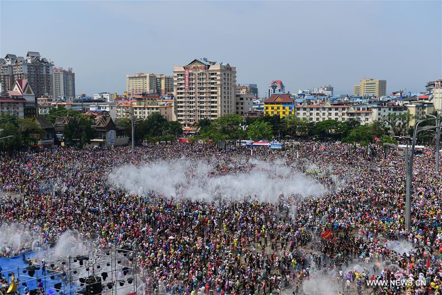 CHINA-YUNNAN-XISHUANGBANNA-WATER SPRINKLING FESTIVAL (CN)