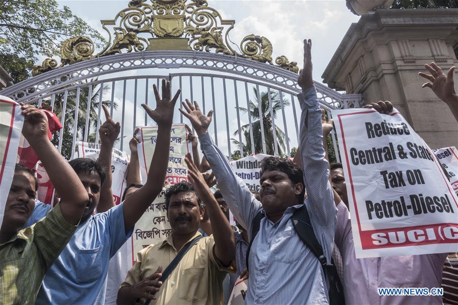 INDIA-KOLKATA-FUEL PRICE-PROTEST