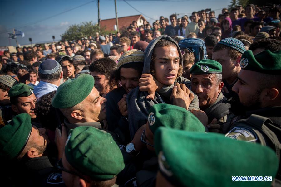 MIDEAST-WEST BANK-NETIV HA'AVOT-ILLEGAL OUTPOST-EVICTION