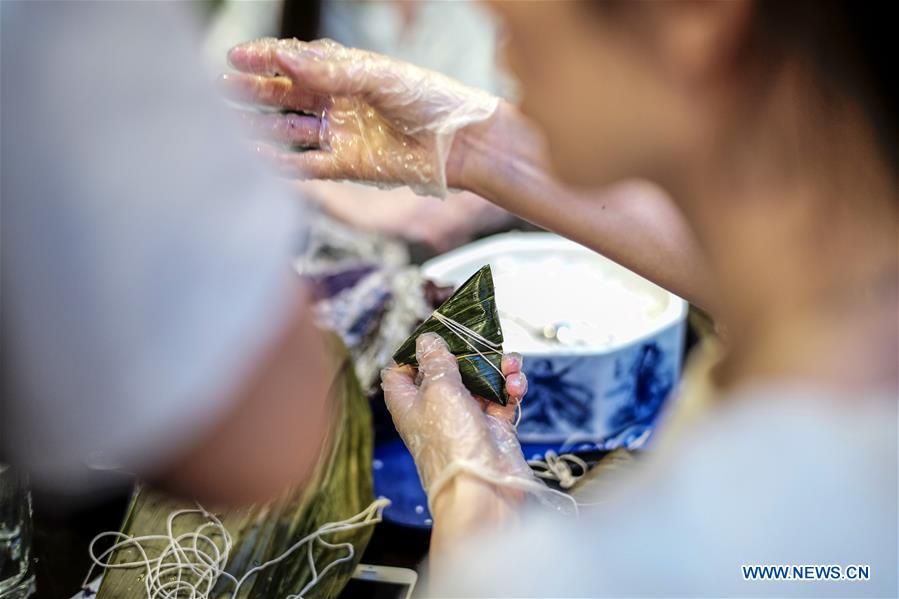 U.S.-NEW YORK-DRAGON BOAT FESTIVAL-RICE DUMPLINGS-WORKSHOP