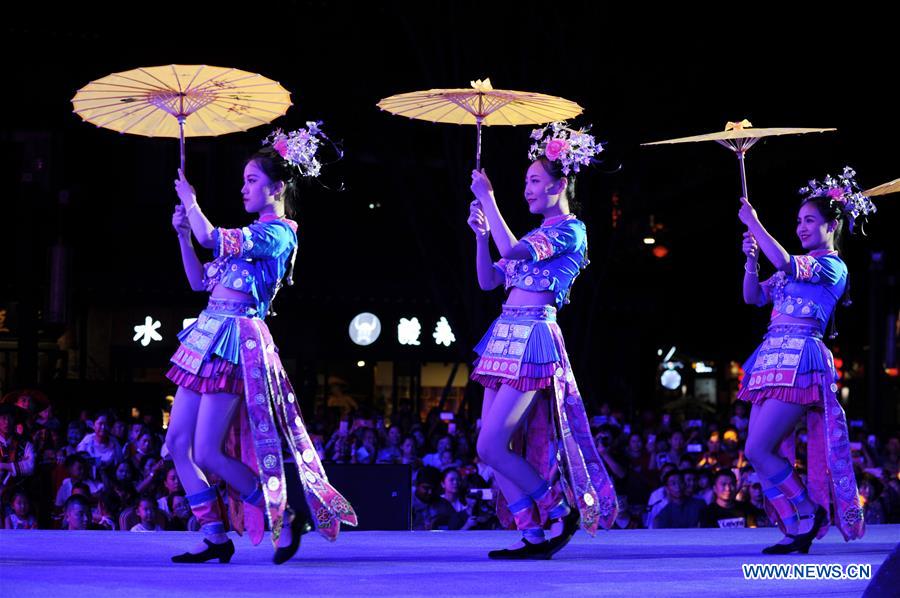 #CHINA-GUIZHOU-TRADITIONAL COSTUMES (CN)