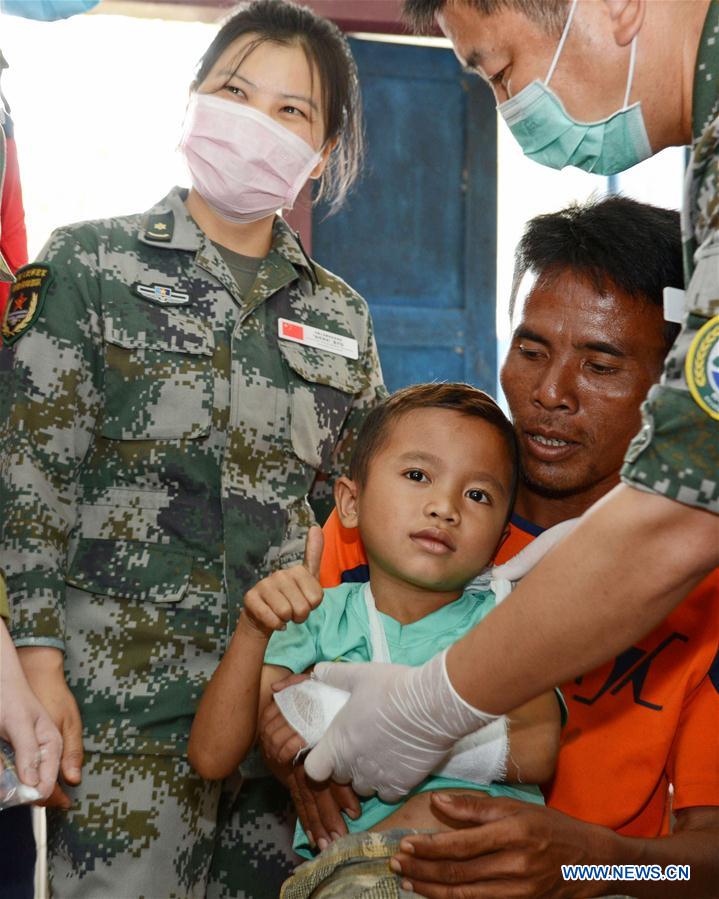 LAOS-SANAMXAY-CHINA-PLA-PEACE TRAIN-MEDICAL TEAM-TREATMENT