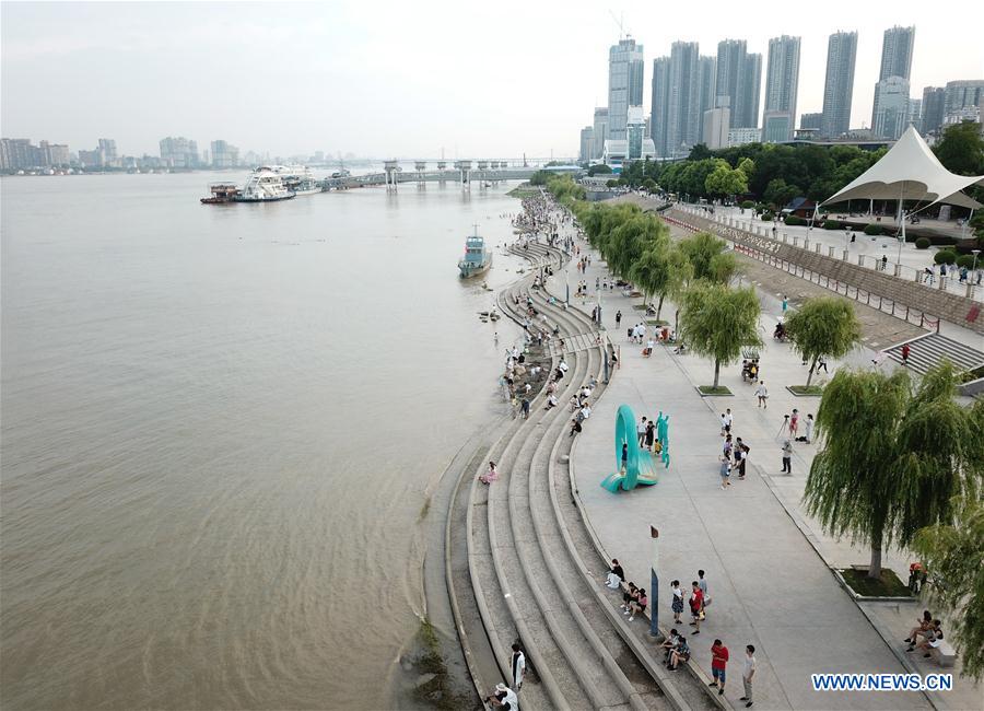 CHINA-HUBEI-WUHAN-RIVER BANK (CN)