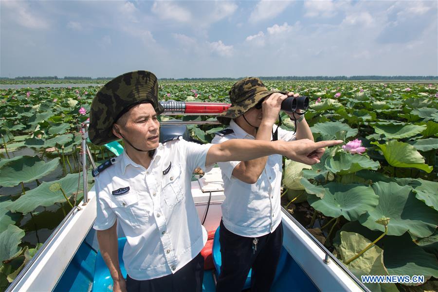 CHINA-HUBEI-HONGHU-LAKE PATROLLER (CN)