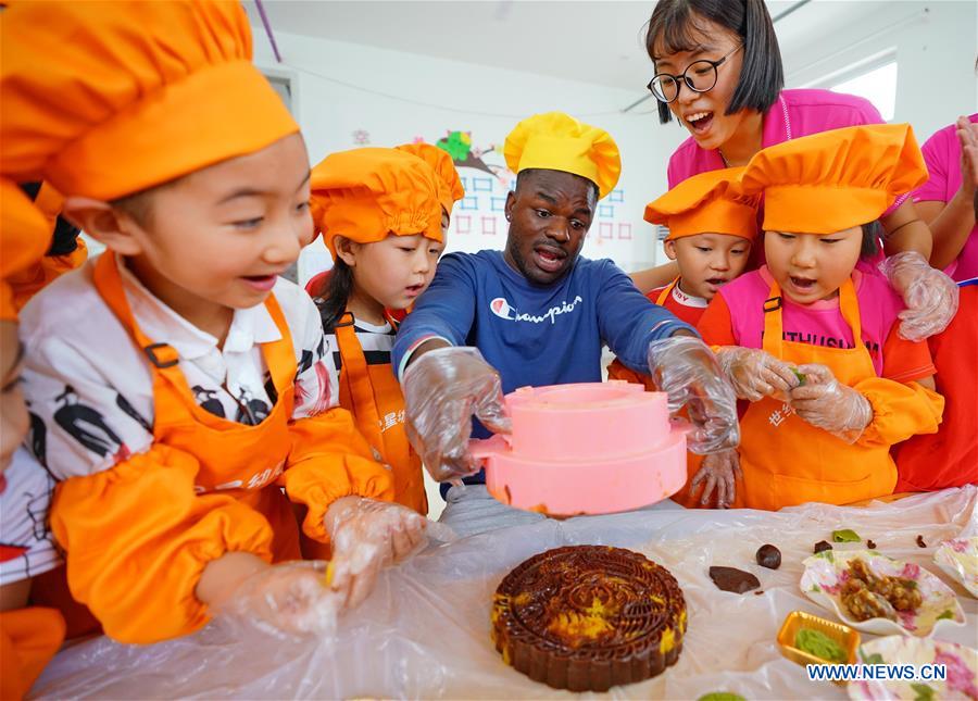 CHINA-MID-AUTUMN FESTIVAL-MOONCAKE (CN)