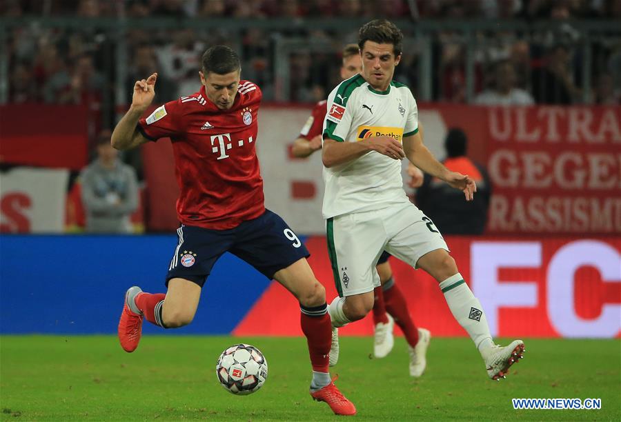 (SP)GERMANY-MUNICH-SOCCER-BUNDESLIGA-BAYERN MUNICH VS MOENCHENGLADBACH