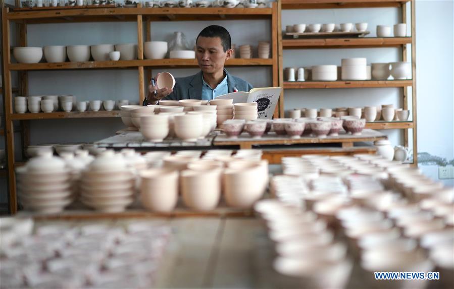 CHINA-JIANGXI-JINGDEZHEN-EGGSHELL PORCELAIN (CN)