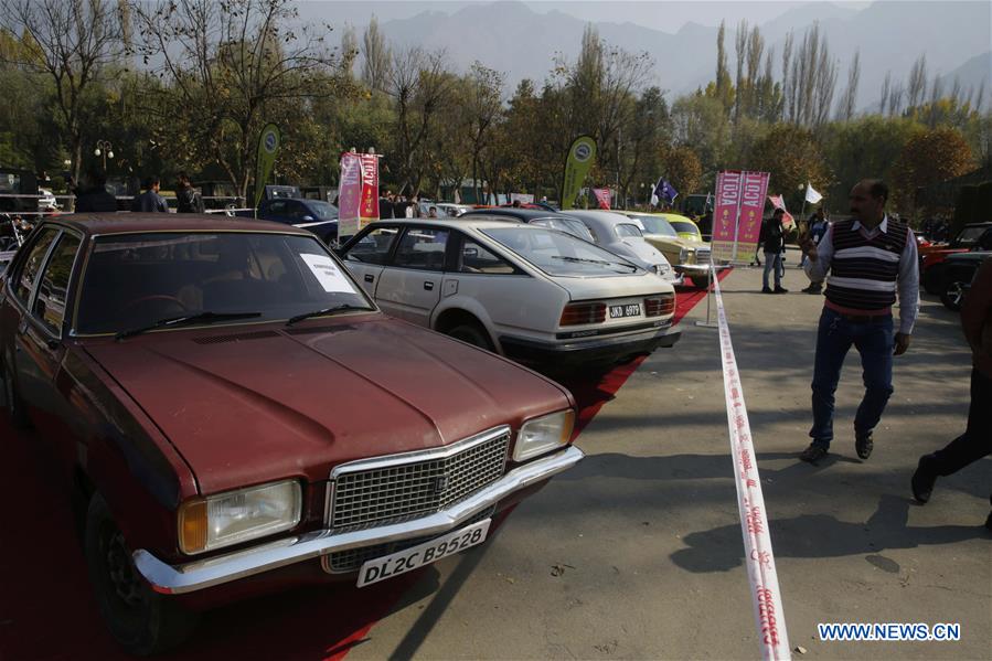 KASHMIR-SRINAGAR-VINTAGE CAR-EXHIBITION