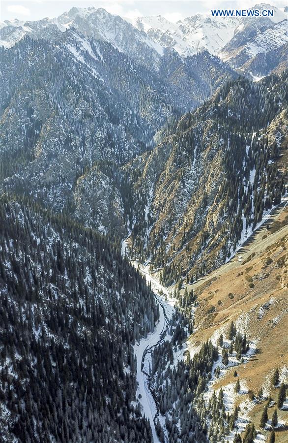 CHINA-XINJIANG-URUMQI-SNOWFALL  (CN)