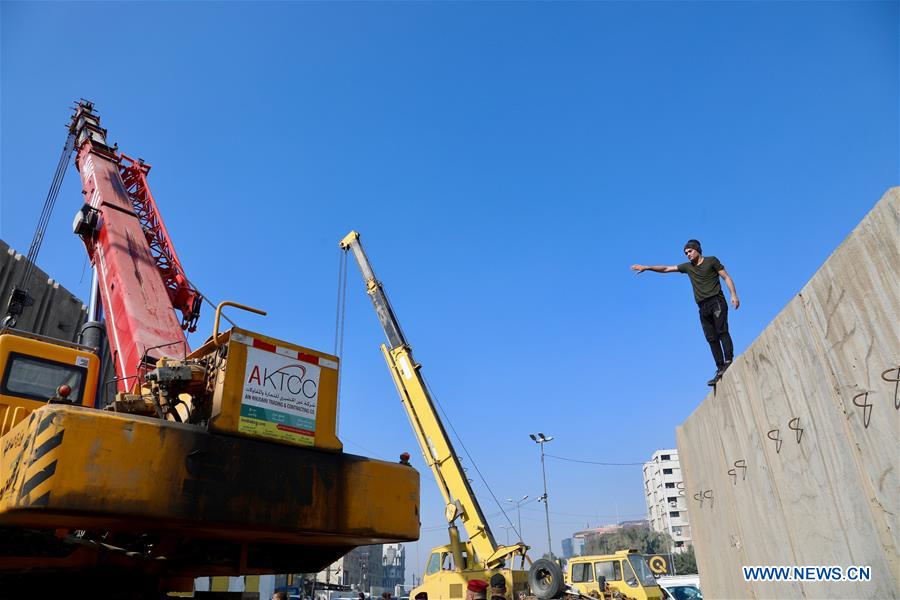 IRAQ-BAGHDAD-GREEN ZONE-WALL REMOVAL