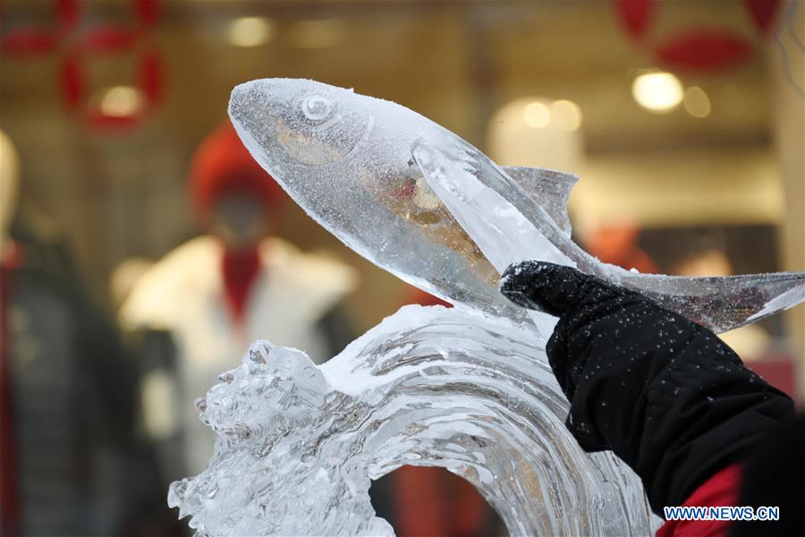 CHINA-HARBIN-NEW YEAR HOLIDAY-ICE SCULPTURE (CN)