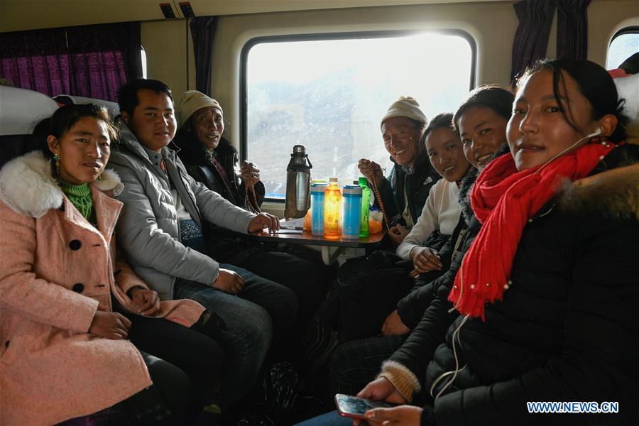 CHINA-TIBET-RAILWAY-PASSENGERS(CN)