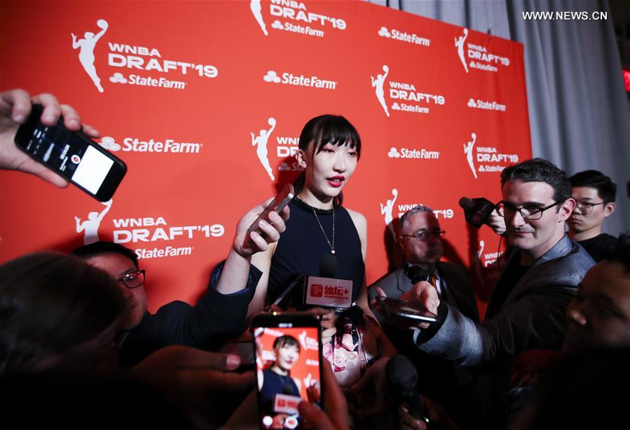 (SP)U.S.-NEW YORK-BASKETBALL-WNBA DRAFT-CHINA'S HAN XU