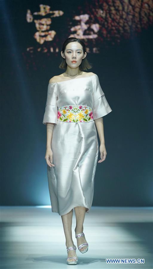 CHINA-CHENGDU-COLLEGE-FASHION WEEK (CN)