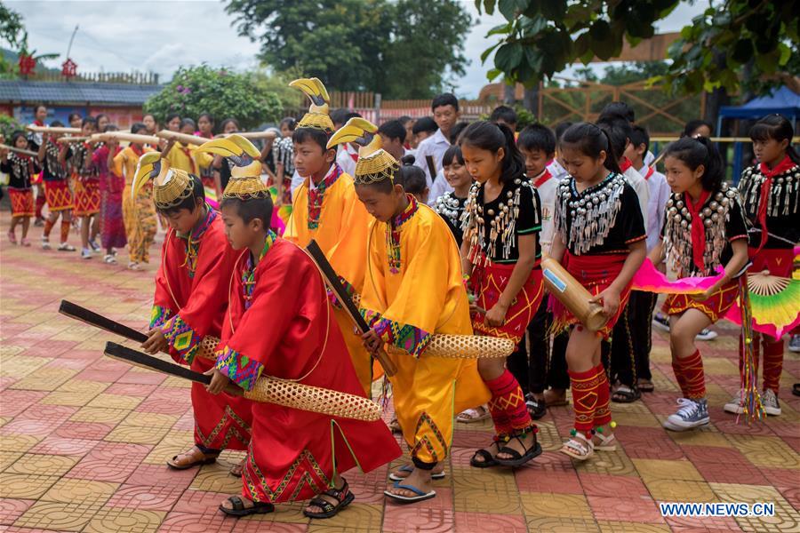 (SP)CHINA-YUNNAN-MANGSHI-MUNAO DANCING