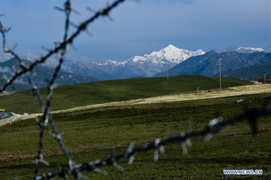 CHINA-QINGHAI-AMNE MACHIN PEAK-SCENERY (CN)