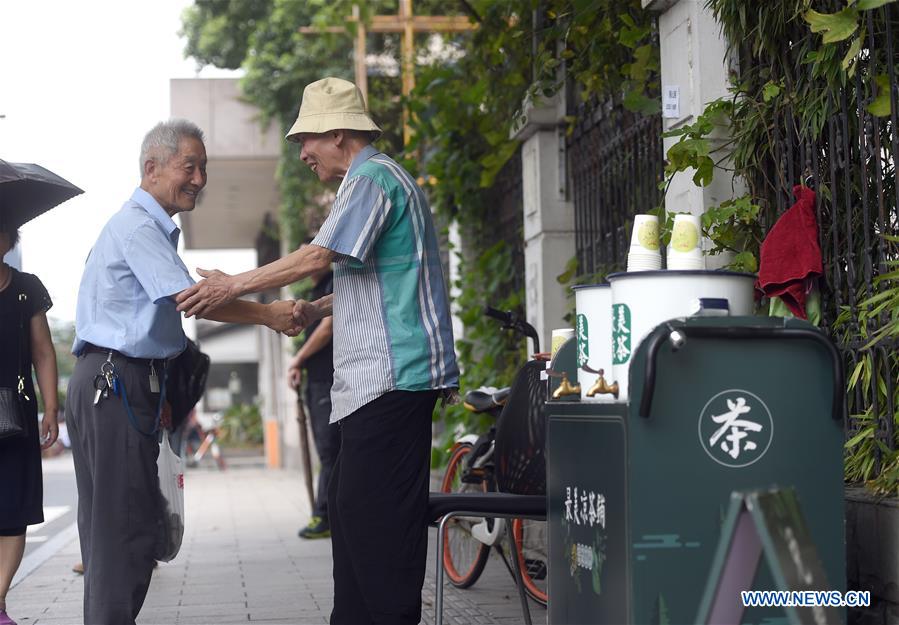 CHINA-ZHEJIANG-HANGZHOU-FREE HERBAL TEA (CN)