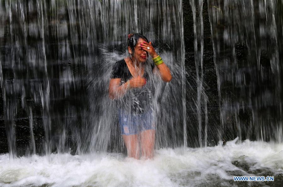 NEPAL-BHAKTAPUR-WATERFALL FUN