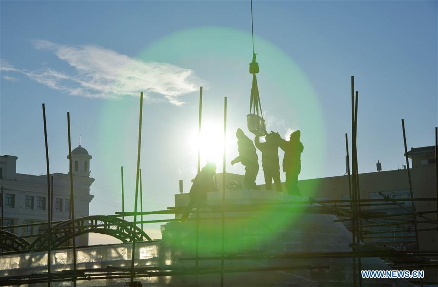 CHINA-INNER MONGOLIA-MANZHOULI-ICE SCULPTURE-PREPARATION (CN)