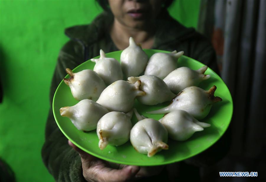 NEPAL-KATHMANDU-FESTIVAL-YOMARI PUNHI-YOMARI MAKING