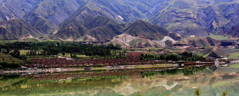 德吉村村民住在景区里吃上“旅游饭”