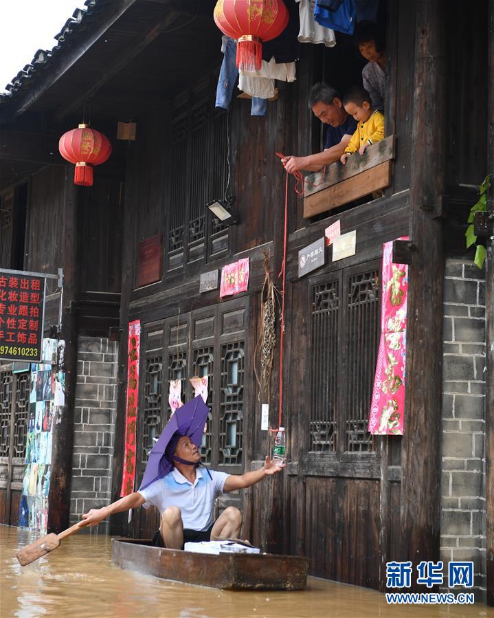 （抗洪抢险·图文互动）（5）洪水来时，那暖心的民间救援