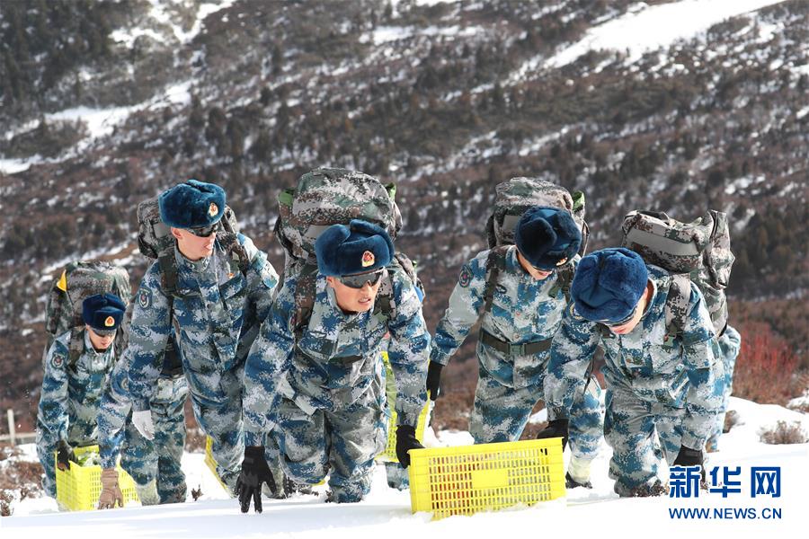 （图文互动）（4）特写：山再高，也要把给养送上去！