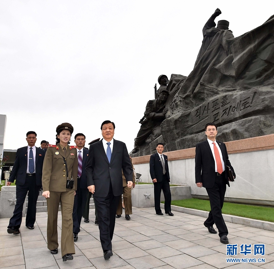 10月10日，正在朝鲜访问的中共中央政治局常委、中央书记处书记刘云山在平壤参观朝鲜祖国解放战争胜利纪念馆。 新华社记者 李涛 摄