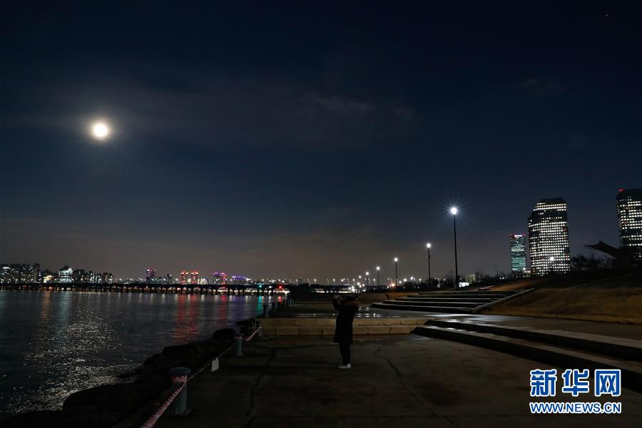 （国际）（3）元宵佳节华灯上 全球共赏月圆夜