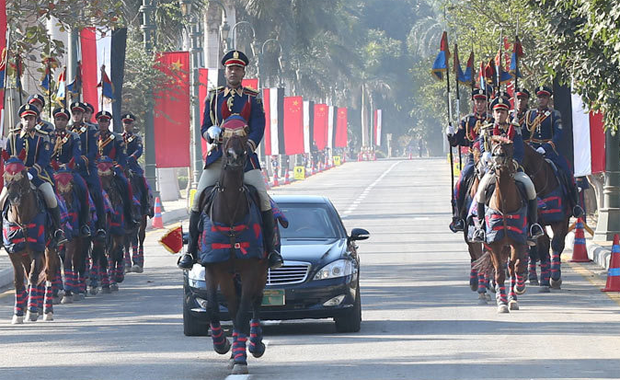 习近平出席埃及总统举行的欢迎仪式